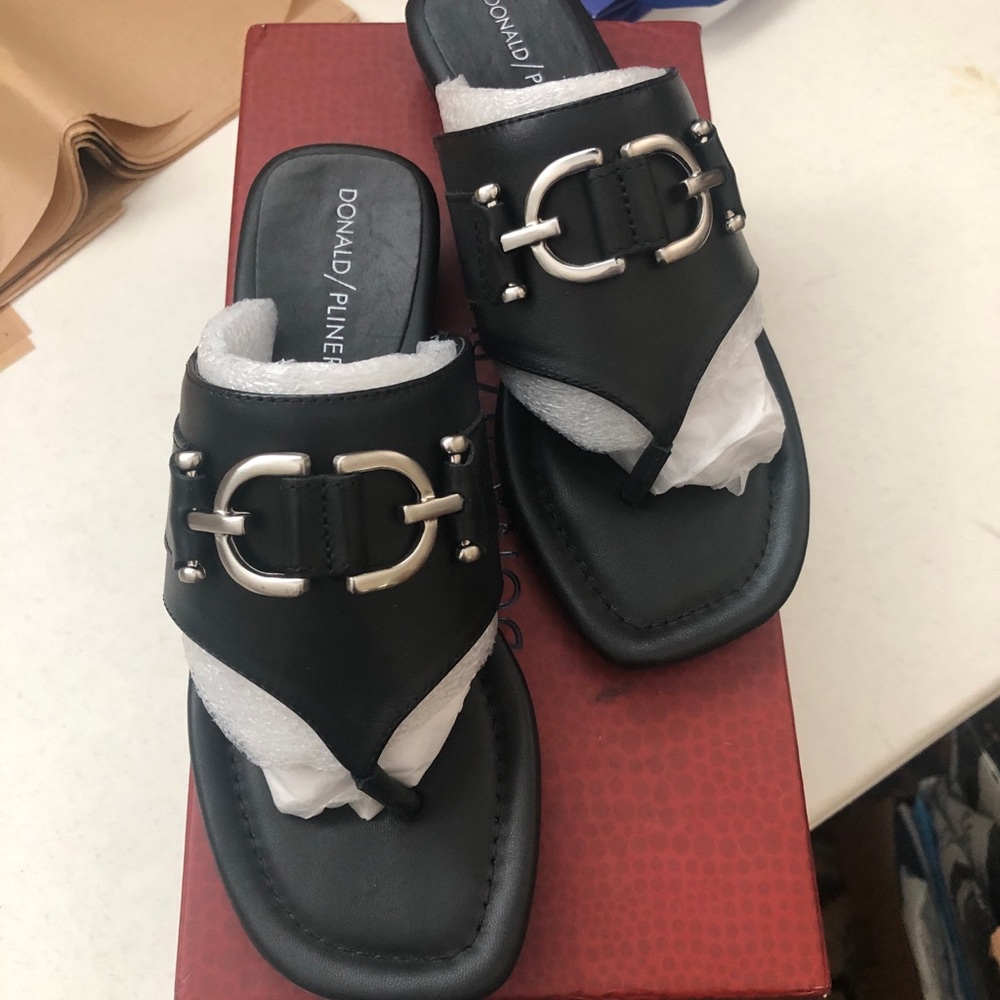 Donald J. Pliner Womens Kent  Black Leather Thong Slide Sandals Shoes NWT